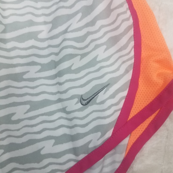 Nike Dri-Fit Shorts (Girls) Sz M - Picture 4 of 6